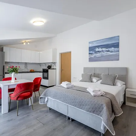 Bed and breakfast Valamare -first Row To The Sea Restaurant - Family Atmosphere 4*
