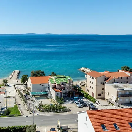 לינה וארוחת בוקר Valamare 3*