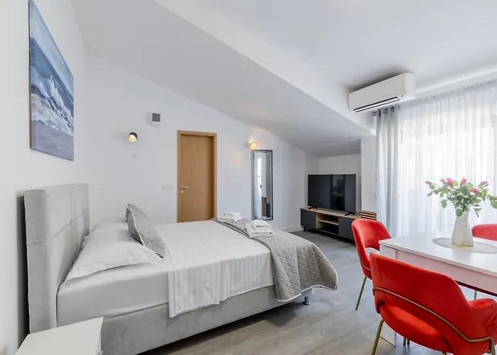 לינה וארוחת בוקר Valamare 3*