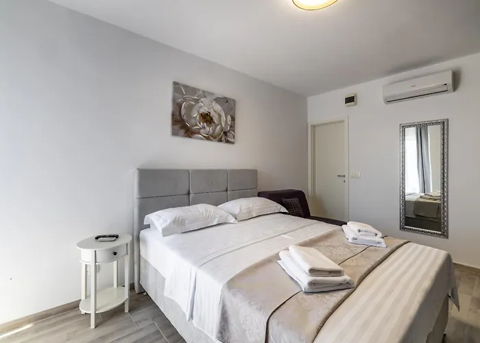 לינה וארוחת בוקר Valamare 3*