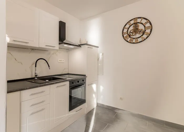 לינה וארוחת בוקר Valamare 3*