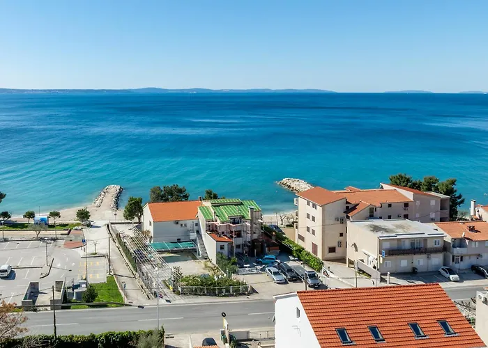 לינה וארוחת בוקר Valamare 3*